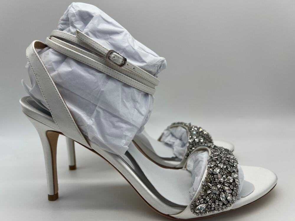 Badgley Mischka Women's Jen Ankle Strap Sandal White Satin MP5317 Size 10 NIB